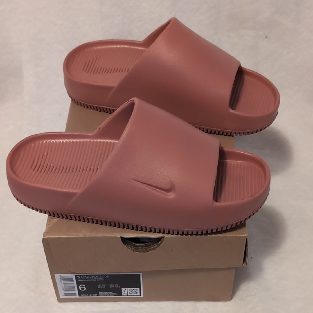 NIKE CALM SLIDE WOMEN SIZE 6 (NIB)